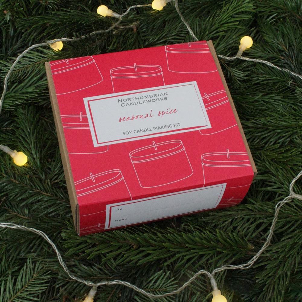 Northumbrian Candleworks - Seasonal Spice - Candle Making Kit with Christmas Tree and Lights