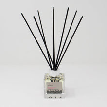 Load image into Gallery viewer, Northumbrian Candleworks - Cracked Pepper &amp; Bergamot - Reed Diffuser
