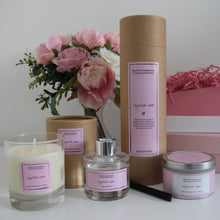 Load image into Gallery viewer, Northumbrian Candleworks - English Rose - Full Gift Set with Flowers
