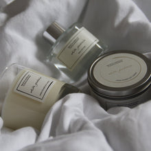 Load image into Gallery viewer, Northumbrian Candleworks - White Gardenia - Candle with Full Set in Bed Sheets
