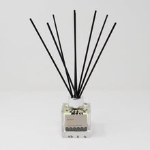Load image into Gallery viewer, Northumbrian Candleworks - Saffron Iris &amp; Amber - Reed Diffuser
