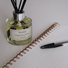 Load image into Gallery viewer, Northumbrian Candleworks - Honeysuckle Jasmine - Reed Diffuser with Notepad and Pen

